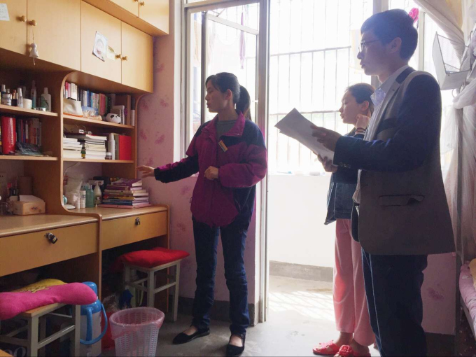 学生公寓内务组走进物二级学院开展内务指导交流活åŠ?.jpg