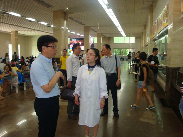 参观陕西师大学生食堂-1.jpg